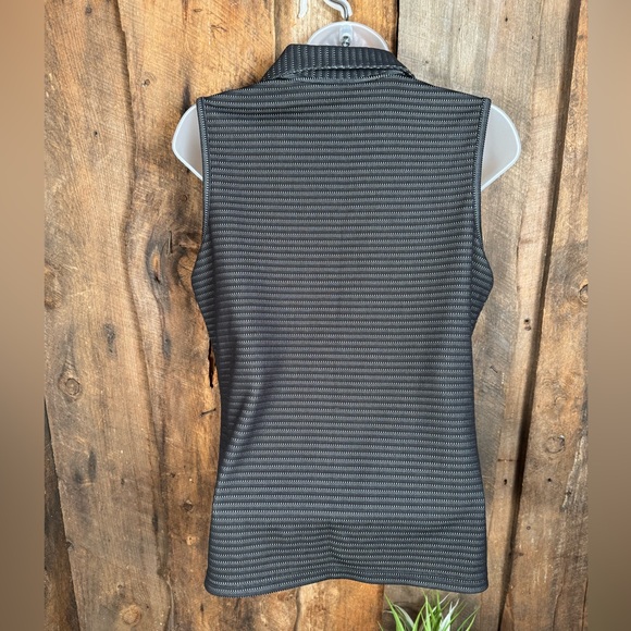 Izod Sleeveless Golf Shirt - Size Small - Picture 3 of 8